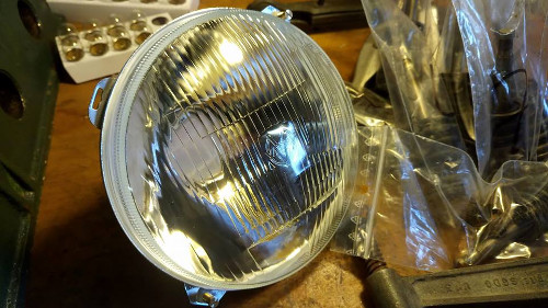 Renault Estafette Old headlight http://vehicules-anciens.fr