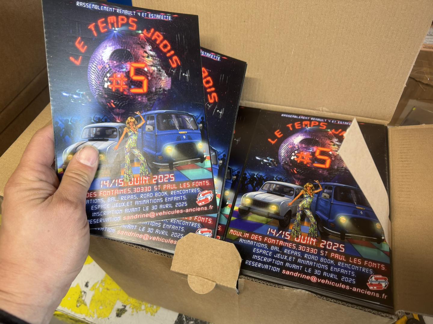 flyer le temps jadis rassemblement renault r4 4l estafette