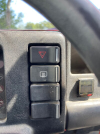 Interrupteur de warning pour Renault R4 4L avec le dernier tableau de bord, à partir de 1982 à fin de production. – Image 5