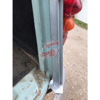 Profil pied de montant pour arrière sous hayon de caisse Renault R4 4L berline. Côté droit.