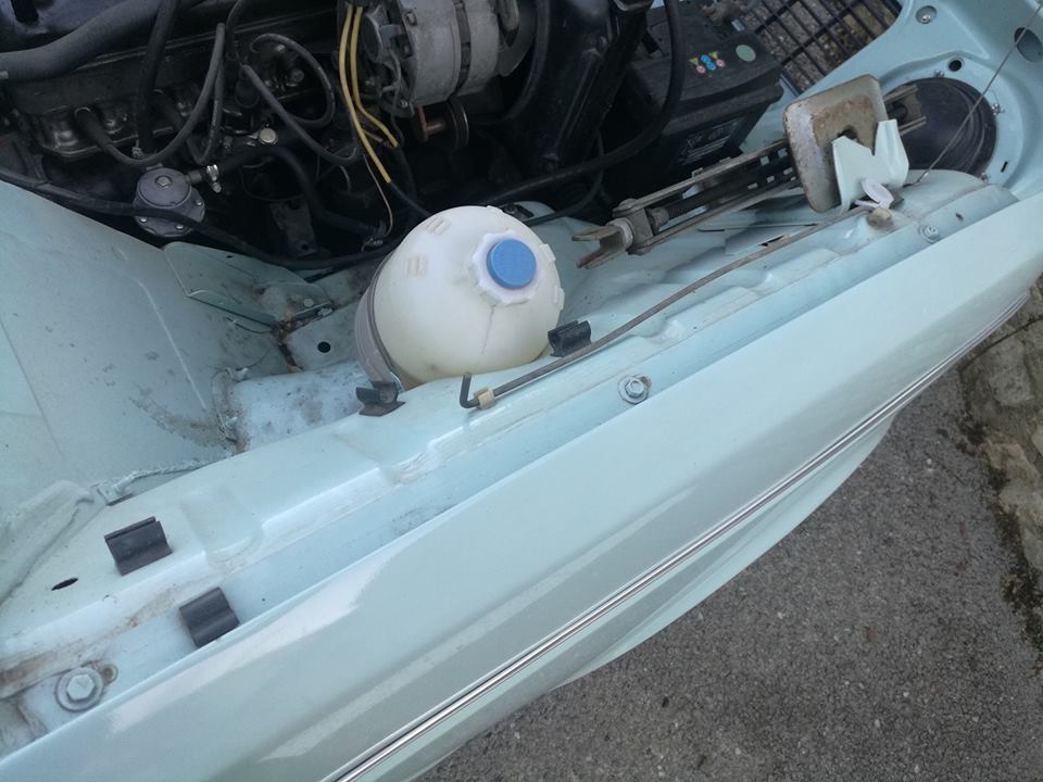 renault R4 4L aile avant droite vehicules anciens fr 3